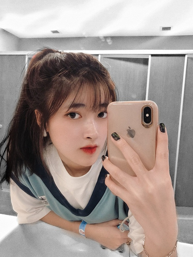 Hiện tại Dịu đang là gương mặt đại diện cho một số nhãn hàng, công việc này giúp cô kiếm thêm thu nhập trang trải cuộc sống hằng ngày cũng như phụ giúp gia đình.