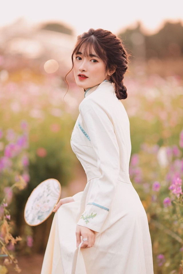 Hiện nay, hot girl chưa có bạn trai. Cô chia sẻ mẫu người yêu lý tưởng của mình là những anh chàng cao ráo, có gu và quan trọng nhất là chân thành.