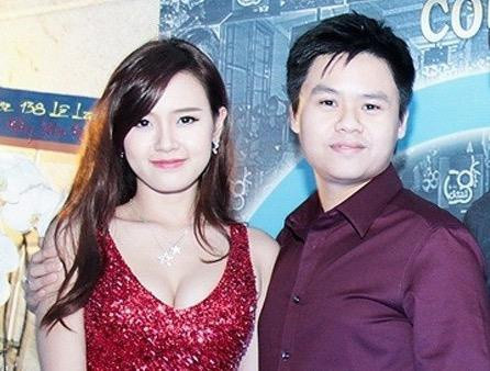 Cả hai khiến những người hâm mộ không khỏi hào hứng khi tính đến chuyện trăm năm, bí mật tổ chức lễ đính hôn vào hồi cuối năm 2014 và lên kế hoạch đám cưới vào cuối năm 2015.