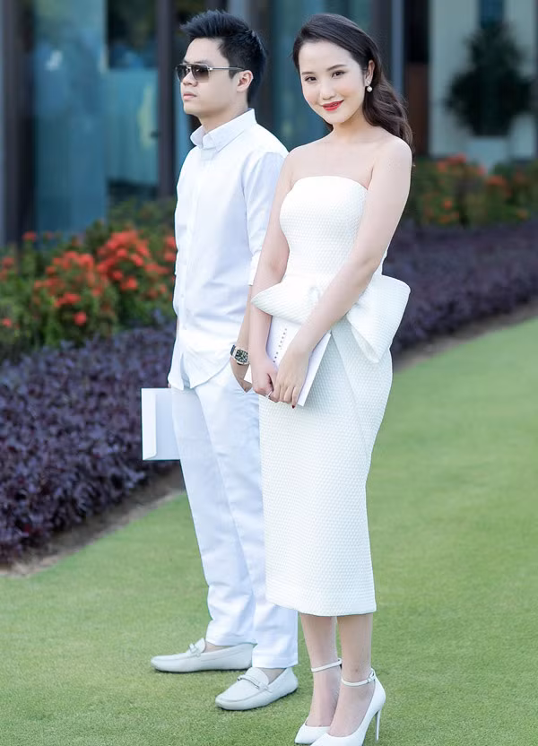 Tuy nhiên trên trang cá nhân, cả 2 nhân vật chính đều không công khai có động thái gì đặc biệt.