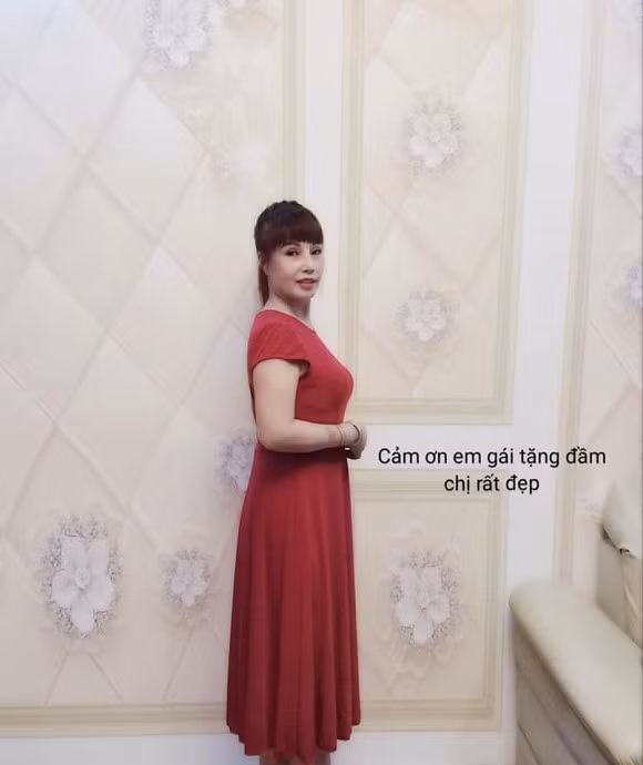 Qua những hình ảnh mà cô Sao mới đăng tải có thể thấy gương mặt của cô đã dần cân đối hơn sau biến chứng của phẫu thuật thẩm mỹ thời gian qua.