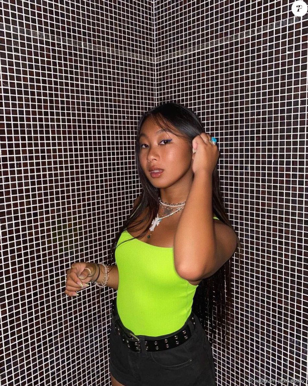 Hiện tại cô bé Việt đã có bạn trai, và cô nàng không ngần ngại xuất hiện cùng bạn trai trên Instagram với hơn 100 ngàn theo dõi.