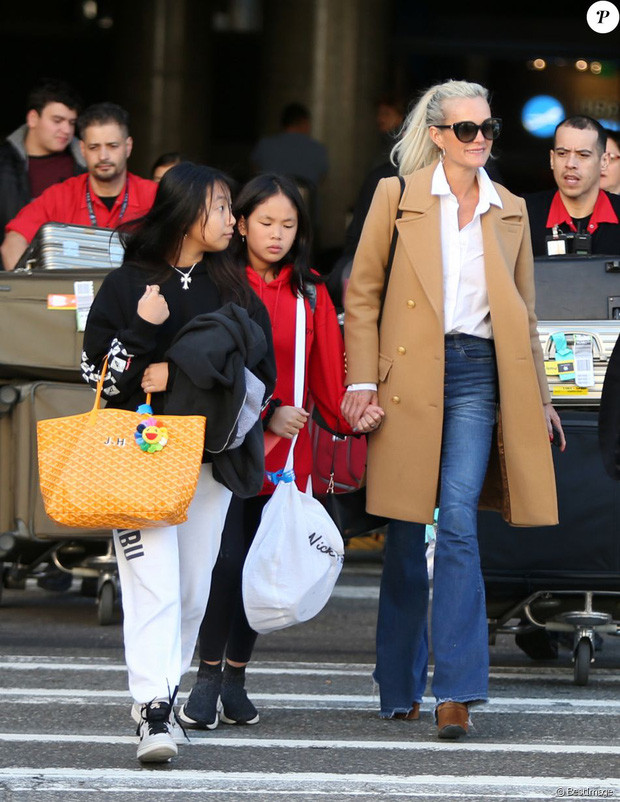 Là thành viên của dàn hợp xướng trường học, cô bé rất đam mê ca hát và nhảy múa, đặc biệt là nhạc cổ điển.