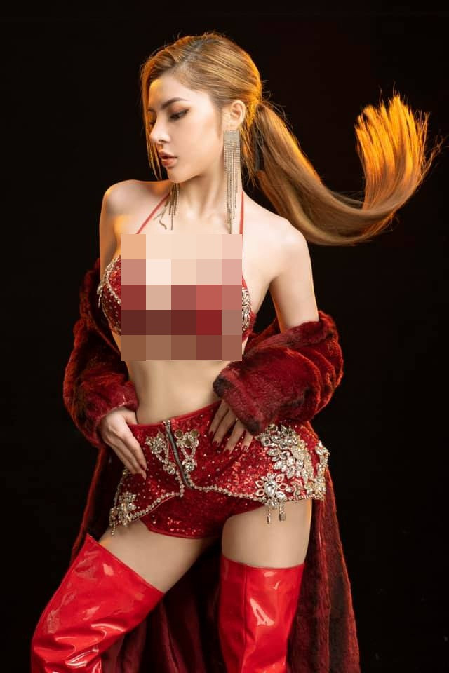 Ngoài thời gian làm việc, Linh Hana thích mua sắm, làm đẹp và đi du lịch.