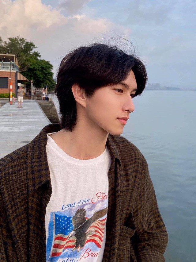 Nhiều người nhận xét Quốc Cường giống với các tài tử Hồng Kông. Nhưng thật ra bố mẹ Cường đều là người Việt Nam.