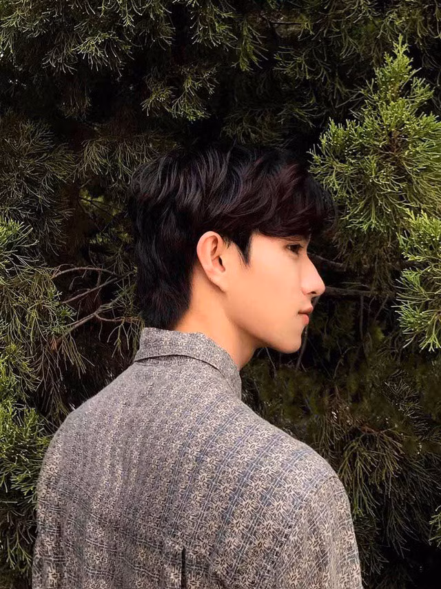 Góc nghiêng thần thánh của nam sinh này đúng chuẩn trai đẹp mà nhiều cô gái săn đón.