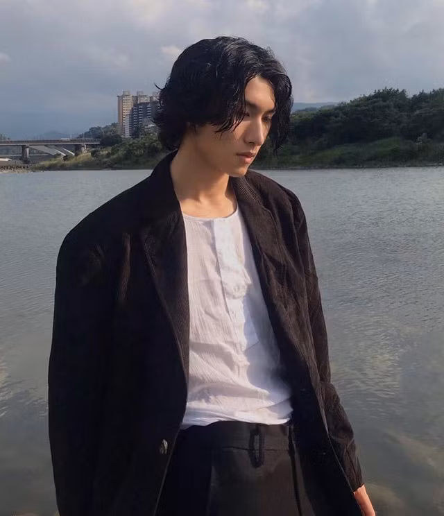  Nam du học sinh này đang theo học khoa Quản lý Nhà hàng Khách sạn, trường ĐH Khoa học và Công nghệ Cảnh Văn (Tân Bắc, Đài Loan). Thời gian du học mới chỉ vỏn vẹn 1 năm nhưng đủ để Cường cảm thấy bản thân trưởng thành hơn. Con người ở đây hòa nhã, thân thiện.