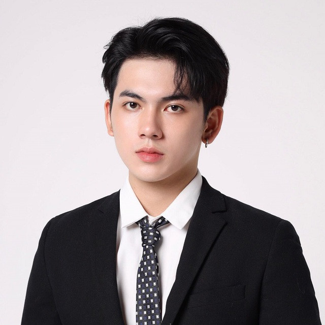 Một nam du học sinh điển trai cũng gây chú ý nữa là Trần Tuấn Hiệp (sinh năm 2001, Quảng Ninh), anh chàng hiện đang theo học ngành Văn học, Đại học Ninh Hạ (Ngân Xuyên, Trung Quốc).