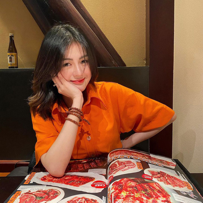 Bên cạnh đó, cô nàng còn từng có thời gian chơi thân với Huỳnh Anh - bạn gái hiện tại của cầu thủ Quang Hải.