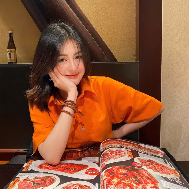 Bên cạnh đó, cô nàng còn từng có thời gian chơi thân với Huỳnh Anh - bạn gái hiện tại của cầu thủ Quang Hải.