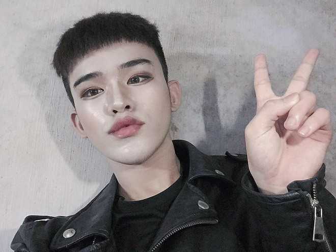 Sau khi trở thành hiện tượng MXH vì việc make up như ulzzang Hàn, thời gian gần đây, Trần Đức Bo lại nổi lên với nickname "thảm họa Tik Tok".