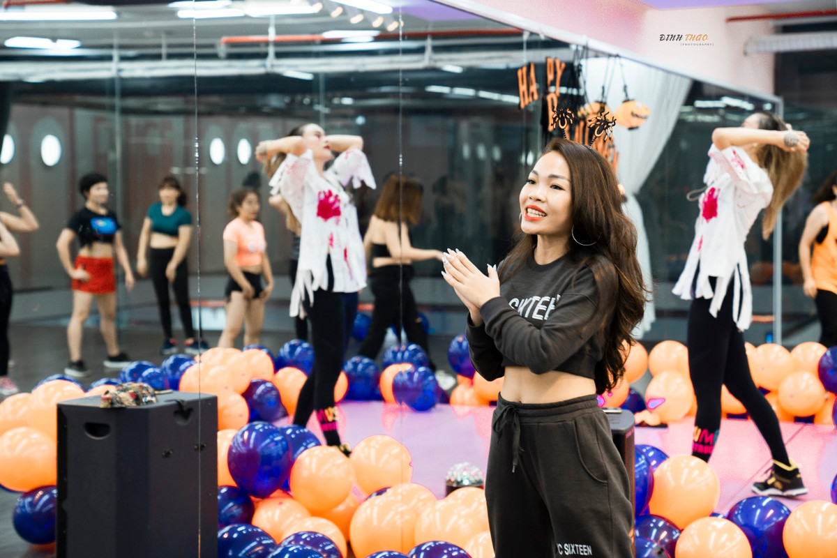 Với thành tích xuất sắc trong học tập, khi cầm tấm bằng tốt nghiệp ra trường Bảo Ngọc đã được đặc cách tuyển thẳng làm công chức tại Sở Văn hoá Thể thao và Du lịch với chính sách đãi ngộ nhân tài của tỉnh Bắc Giang. Cô nàng đã vô cùng phấn khích khi nhận được thông báo này.