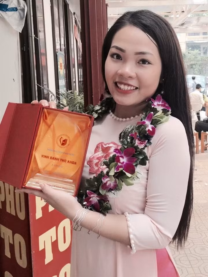 Được biết, cô gái 9X này đang làm CEO của một trung tâm thể dục thể thao mang tên mình. Đồng thời cô cũng là một HLV Aerobic với gần 100.000 người theo dõi ở trên khắp các nền tảng mạng xã hội.