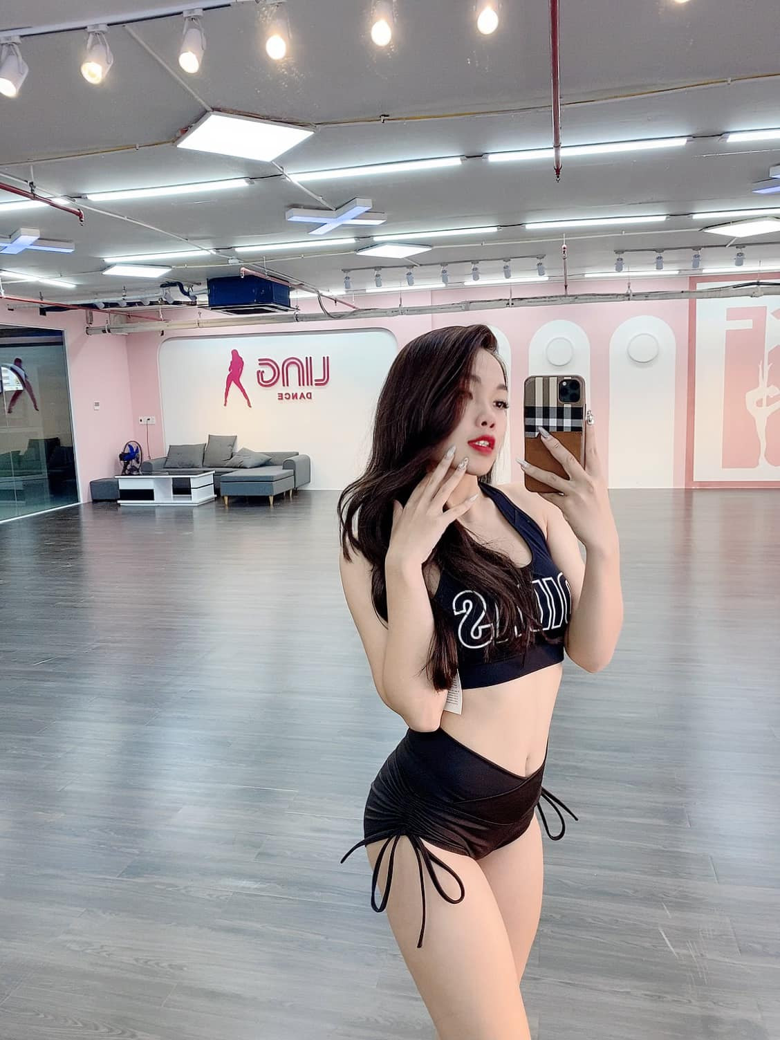 Những tưởng công việc, sự nghiệp của Ngọc đã được mở rộng từ đó, tuy nhiên với năng lượng tràn đầy của tuổi trẻ, cộng với cân nặng chạm đỉnh 65kg lúc đó khiến cô nhận thấy bản thân mình cần phải làm gì đó để cải thiện vóc dáng.