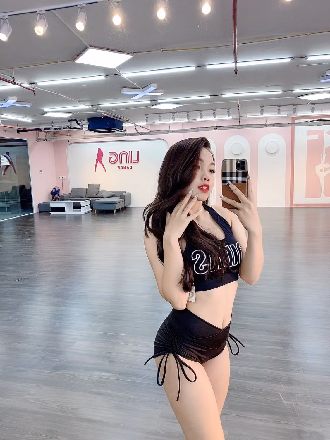 Những tưởng công việc, sự nghiệp của Ngọc đã được mở rộng từ đó, tuy nhiên với năng lượng tràn đầy của tuổi trẻ, cộng với cân nặng chạm đỉnh 65kg lúc đó khiến cô nhận thấy bản thân mình cần phải làm gì đó để cải thiện vóc dáng.