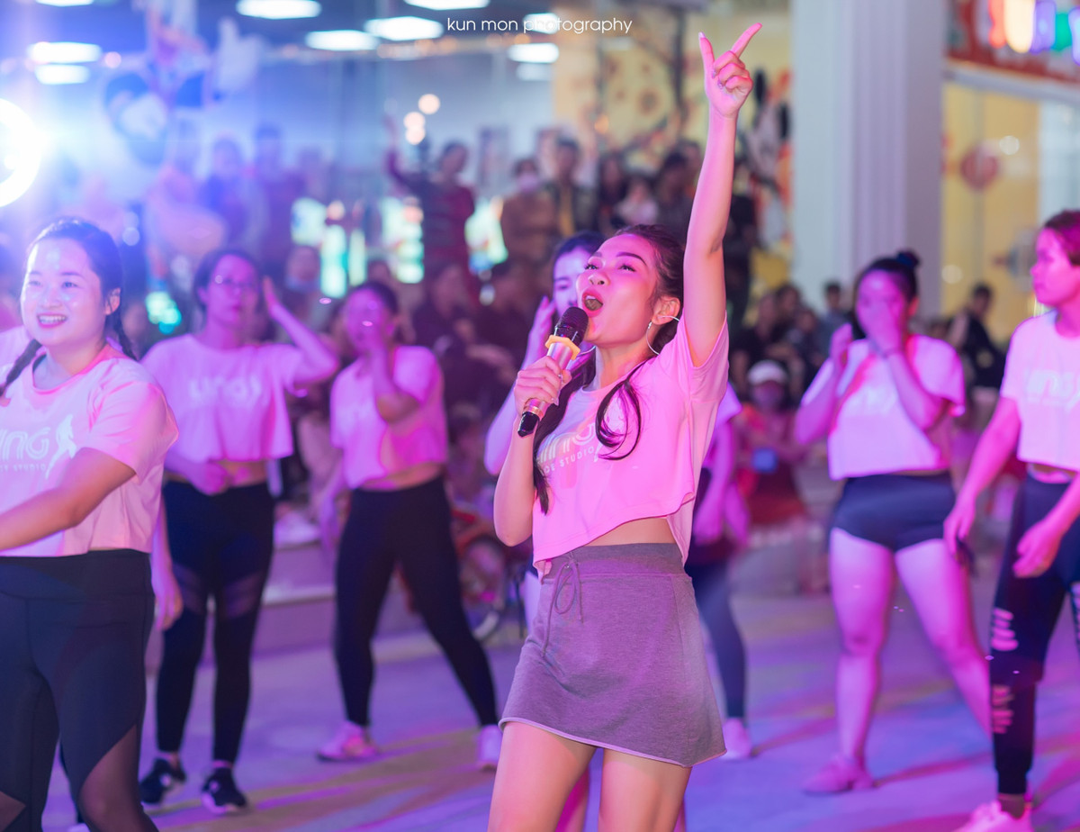 Đặc biệt hơn cả khi cô nàng còn là Thủ khoa đầu vào chuyên ngành Đạo diễn sự kiện, khoa Nghệ thuật Đại chúng, Đại học Văn hóa Hà Nội (2014). Và chính cô cũng là Thủ khoa đầu ra tại trường Đại học Văn hóa Hà Nội (2017).