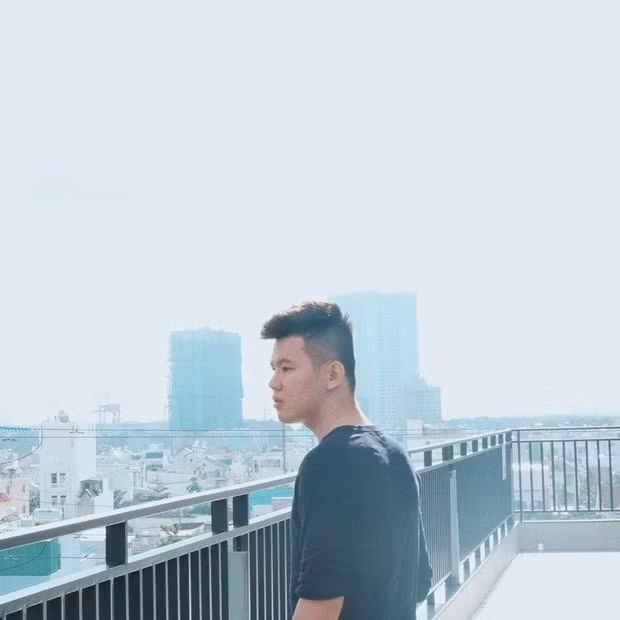 Tuy nhiên, những dự án thiết kế của Maxk Nguyễn đã từng bị "dính" vào nghi vấn đạo nhái vào năm 2017. Cụ thể, rất nhiều artwork từ dự án "Sai Gon Emoji" của anh bị tố đạo ý tưởng, cắt ghép và sử dụng hình ảnh của các nghệ sĩ nước ngoài.