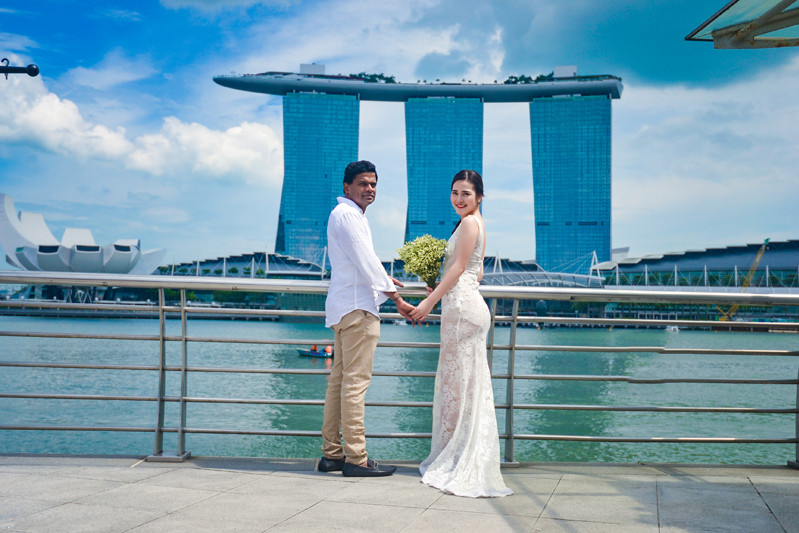 Cách đây khoảng 2 năm, nữ MC xinh đẹp từng gây bất ngờ cho khán giả khi công khai ảnh cưới với chồng ngoại quốc. Kể về chuyện tình của mình, Thùy Linh cho hay nơi tình yêu của uyên ương bắt đầu là ở một nhà hàng đồ chay.