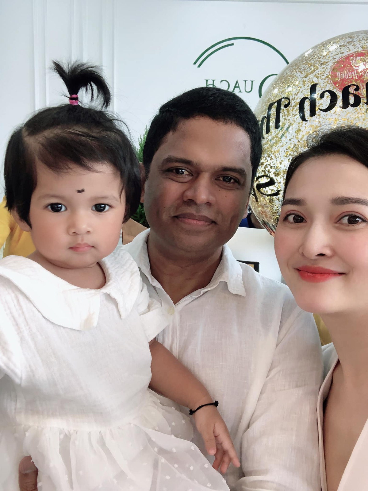 Theo chia sẻ của nữ MC, chồng của cô là anh Ramanathan Valliyappan, đang làm việc cho một tập đoàn đa quốc gia.