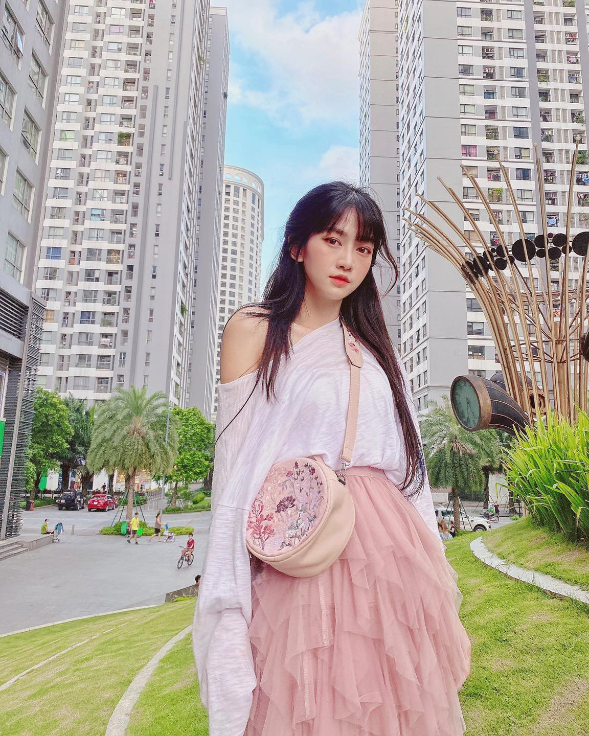 Dù có sử dụng app hay không thì nhan sắc của Lê Bống vẫn được nhiều người đánh giá cao, đặc biệt là body của cô nàng.