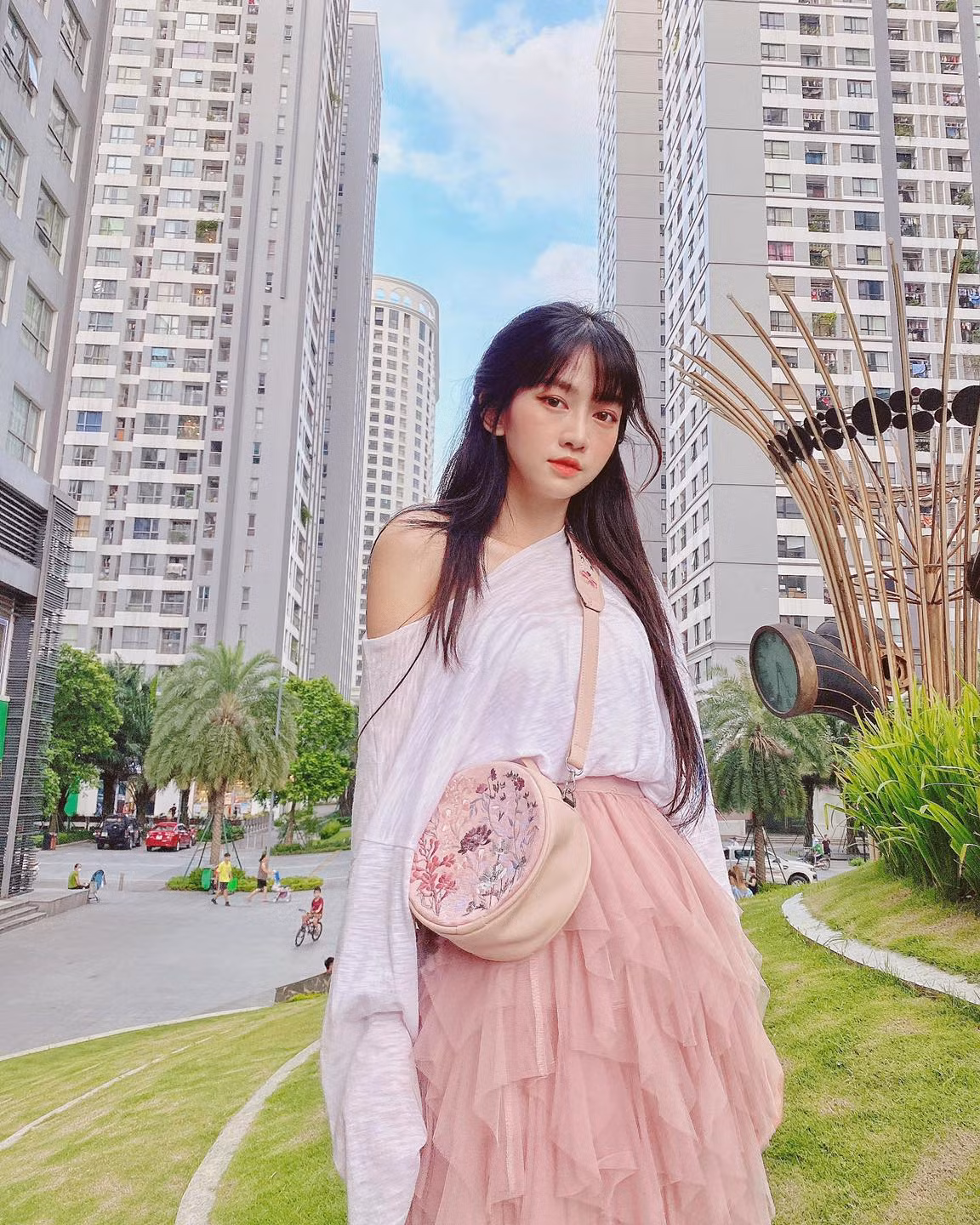 Dù có sử dụng app hay không thì nhan sắc của Lê Bống vẫn được nhiều người đánh giá cao, đặc biệt là body của cô nàng.