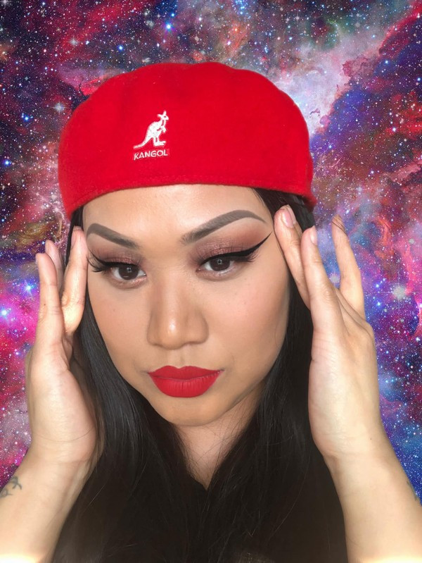 Cô nàng nổi tiếng nhờ sự hài hước và các quan điểm rất thẳng thắn về chủ đề Body Shaming, cùng vô số video vui nhộn khác về cuộc sống thường ngày, tư vấn chuyện tình yêu...