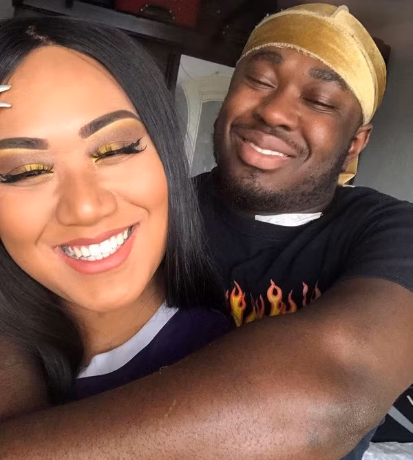 Tháng 8/2020 vừa qua, hot vlogger Brittanya Karma hạnh phúc và sung sướng chia sẻ trên trang cá nhân của mình khoảnh khắc được bạn trai quỳ gối cầu hôn trước sự chứng kiến của người thân và đông đảo bạn bè.