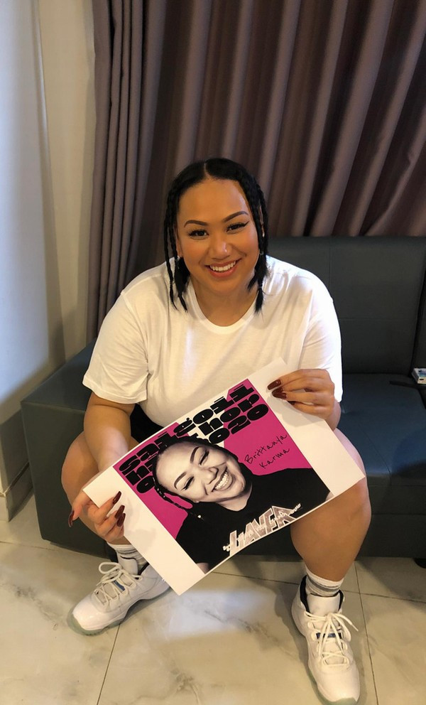 Nhưng Karma bỏ ngoài tai những điều đó và có sự tự tin hơn người.