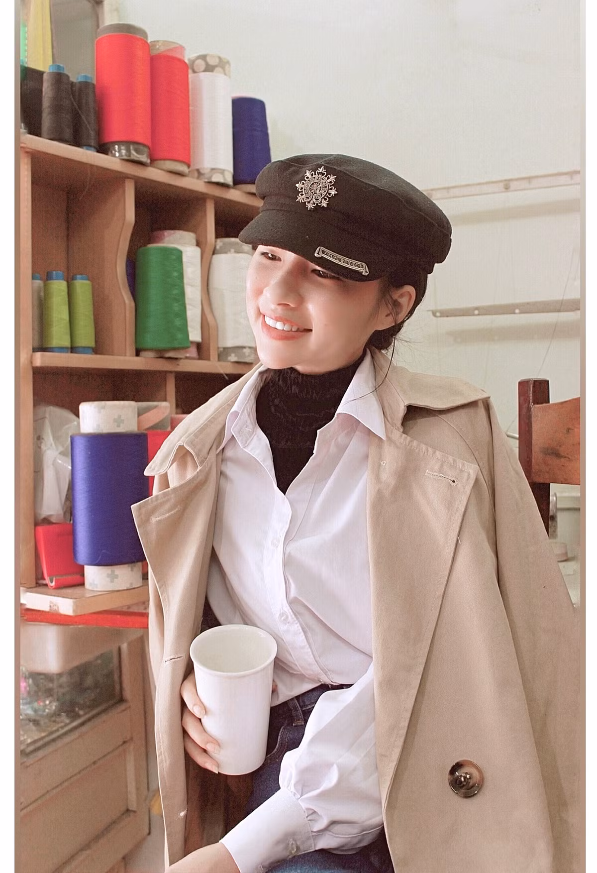 Cô giáo xinh đẹp thường nhận được khá nhiều lời mời làm mẫu ảnh nhờ sở hữu ngoại hình xinh đẹp.