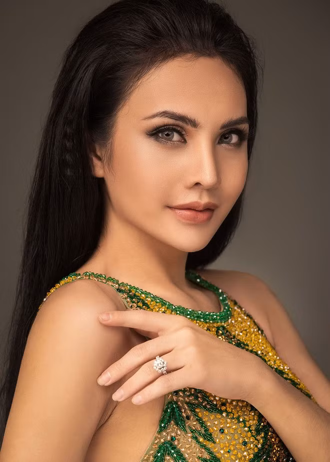 Đáng nói, Hưng Lee còn cho biết rằng, bạn trai đã tài trợ 100 triệu để ủng hộ tinh thần cho cô tham dự cuộc thi sắc đẹp này.