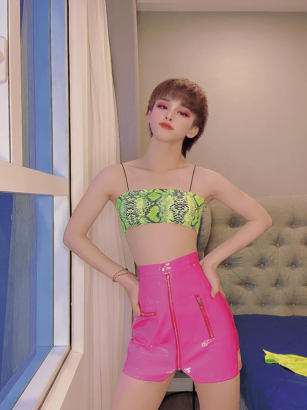 Thí sinh này còn có lượt follow khủng trên mạng xã hội dù đa số dân mạng đều ngán ngẩm với những "chiêu trò" gây chú ý của anh chàng.