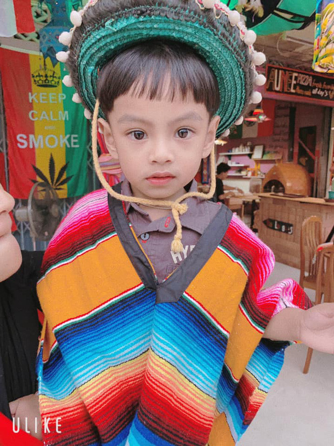 Nhiều người tranh luận Arsya 3 tuổi không còn đẹp xuất thần như hồi mới sinh, tuy nhiên cũng có ý kiến cho rằng, bé vẫn giữ được hầu hết các nét đẹp nổi bật trên khuôn mặt.