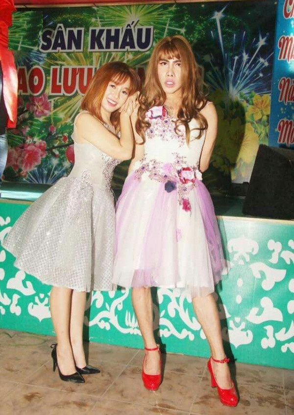 Bên cạnh công việc liên quan đến giải trí, Tùng Sơn cũng tranh thủ tận dụng tên tuổi của mình để bán hàng online cho các chị em.