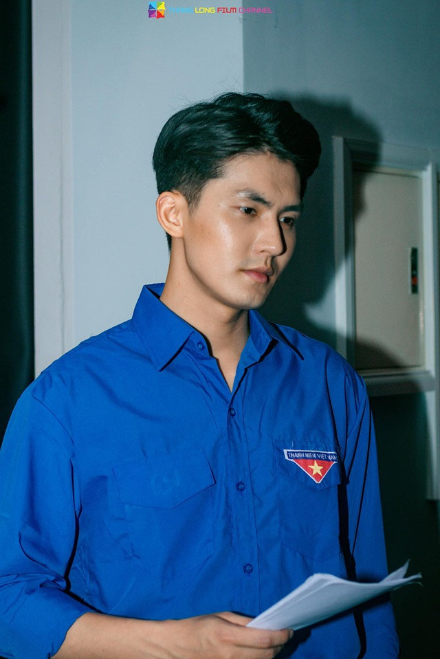 Sau khi bất ngờ nổi tiếng, gia sư trẻ nhận được nhiều lời mời kết bạn, xin theo học từ học sinh. Trang cá nhân của anh hiện có hơn 100.000 người theo dõi.