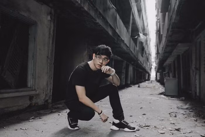 Không chỉ đẹp trai, nam tính, thầy giáo Anh Lê còn từng giúp không ít những bạn trẻ đạt điểm xuất sắc khi thi lấy bằng TOIEC.