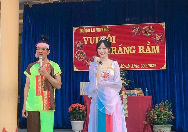 Cô giáo Phạm Hương Trà (sinh năm 1999, Bắc Giang) bất ngờ nhận được sự quan tâm, chú ý từ phía cư dân mạng bởi nụ cười xinh tự nhiên, gương mặt khả ái.