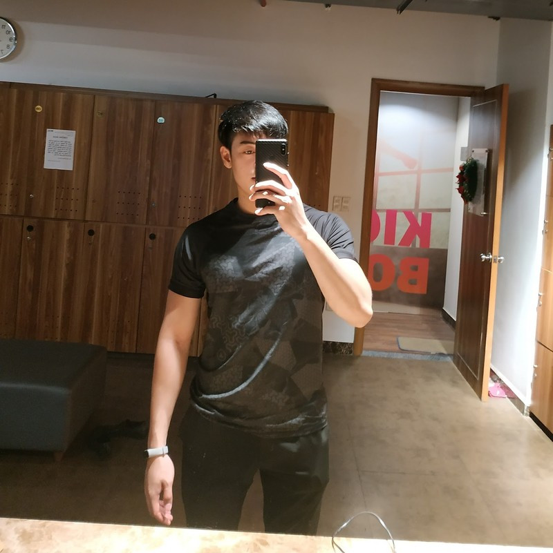 Được biết, chàng trai có hiện đang làm PT , anh rất chăm đăng ảnh khoe body vạm vỡ, săn chắc lên mạng.