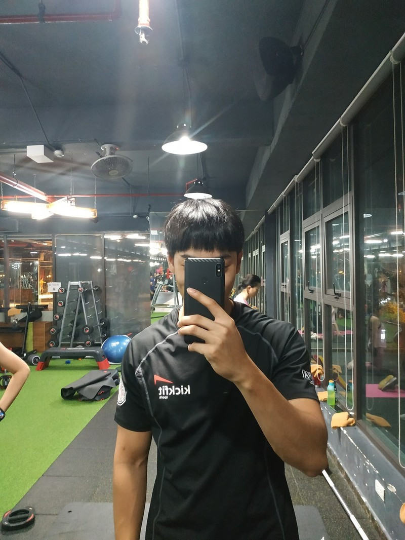 Qua nhiều hình ảnh trên MXH có thể thấy "bạn trai mới" của Huỳnh Anh sở hữu nhan sắc cũng không phải dạng vừa.