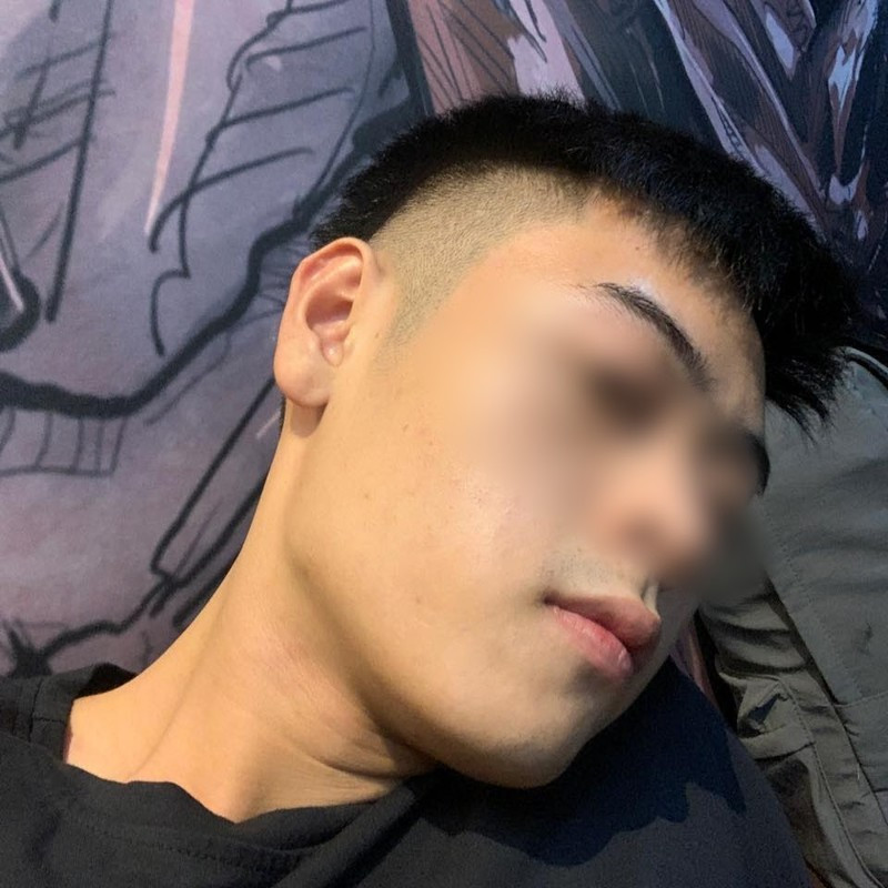 Câu chuyện chưa rõ thực hư như thế nào, thế nhưng Quang Hải đã xoá bức ảnh chụp chung duy nhất trên IG với Huỳnh Anh. Dân tình đang thực sự tò mò về câu chuyện này.