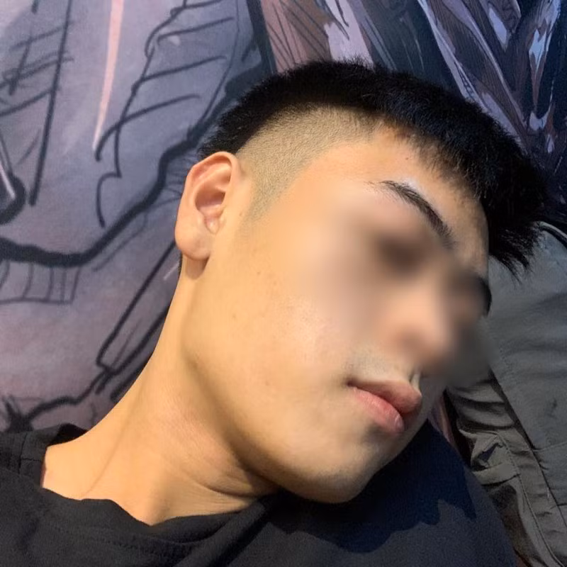 Câu chuyện chưa rõ thực hư như thế nào, thế nhưng Quang Hải đã xoá bức ảnh chụp chung duy nhất trên IG với Huỳnh Anh. Dân tình đang thực sự tò mò về câu chuyện này.