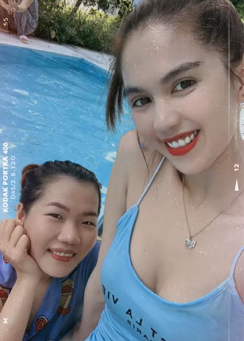 Công việc của Thúy Kiều ở nhà là nấu ăn, chăm sóc cây cối nhà cửa, sắp xếp ngăn nắp phòng chứa đồ hiệu cho Ngọc Trinh. Khi ra ngoài, Thúy Kiều còn đảm nhận công việc của một trợ lý bên cạnh Ngọc Trinh.