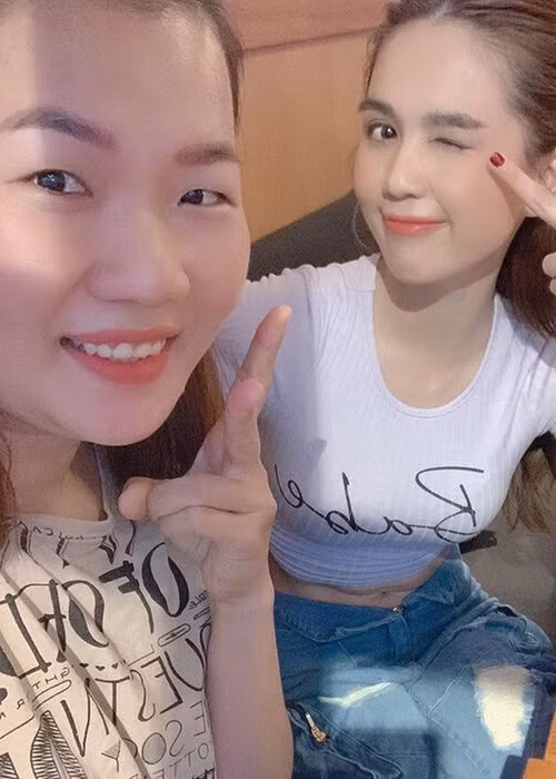 Ngọc Trinh ở đâu, Thuý Kiều ở đó nên cô trợ lý cũng được tận hưởng những chuyến đi sang chảnh cùng CEO của mình.