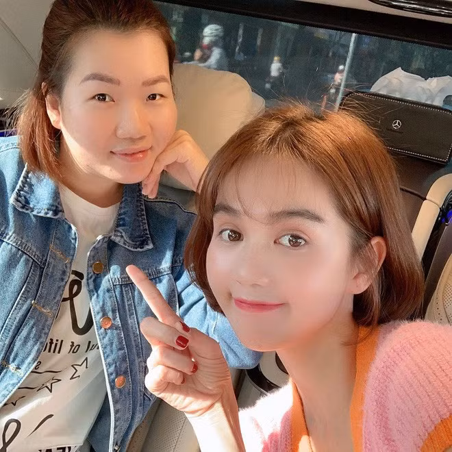 Chỉ là người giúp việc kiêm trợ lý của Ngọc Trinh, nhưng nhờ thường xuyên xuất hiện bên "nữ hoàng nội y" mà Thúy Kiều hiện có đến hàng chục nghìn lượt theo trên Instagram.