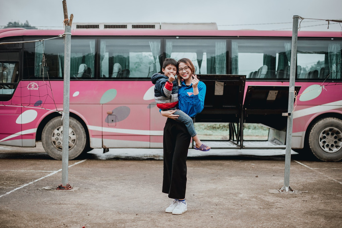  Tân Hoa hậu Việt Nam nổi bật với gương mặt có đường nét mềm mại, nụ cười rạng ngời, cùng hình thể vô cùng nóng bỏng.