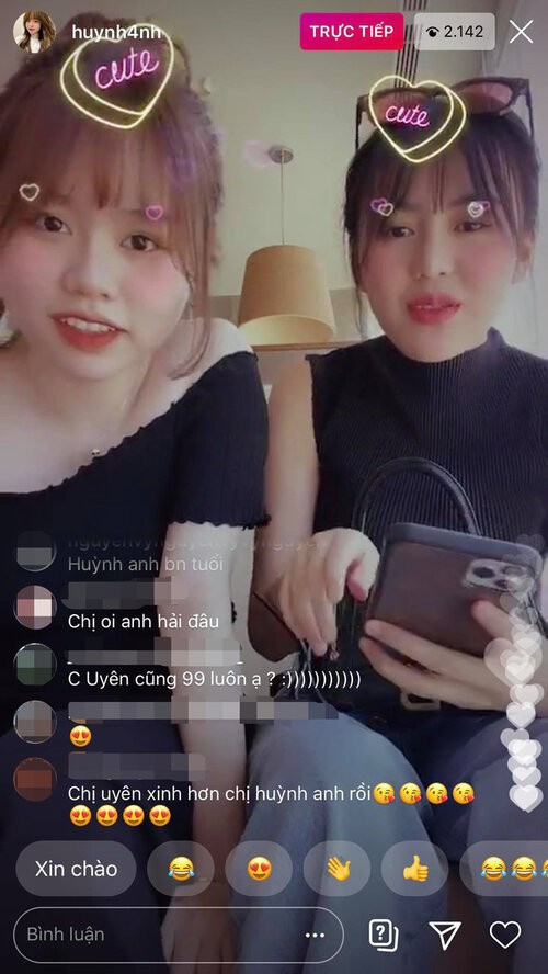 Hai cô gái từng là đôi bạn rất thân thường xuyên xuất hiện cùng nhau. Thế nhưng gần đây, Thảo Uyên và Huỳnh Anh được cho là đã nghỉ chơi khi xoá các clip quay chung trên MXH.