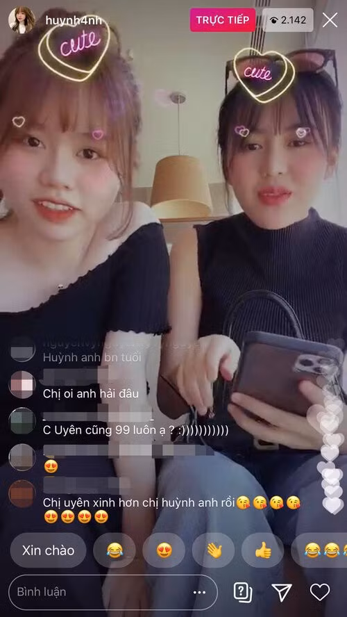 Hai cô gái từng là đôi bạn rất thân thường xuyên xuất hiện cùng nhau. Thế nhưng gần đây, Thảo Uyên và Huỳnh Anh được cho là đã nghỉ chơi khi xoá các clip quay chung trên MXH.