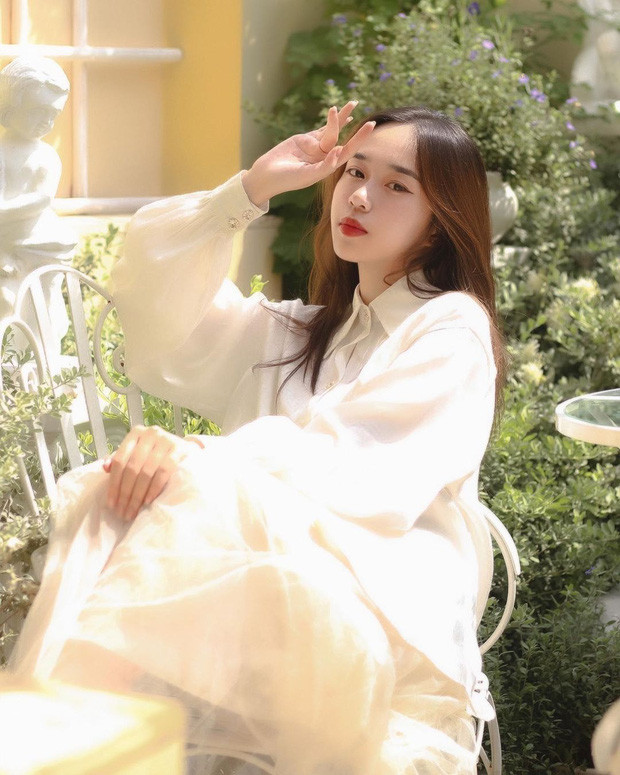 Học về thời trang lại yêu thích cái đẹp nên Thanh Bình cũng rất chăm chút cho vẻ ngoài.