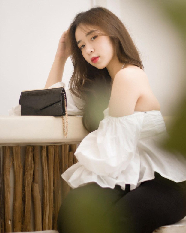 Được biết, Thanh Bình hiện theo học ngành Fashion Merchandising (Quản lý và kinh doanh thời trang) tại RMIT Sài Gòn. Lý do cô bạn chọn vào Nam mặc dù gia đình ở Hà Nội là vì muốn trải nghiệm cuộc sống ở một thành phố khác.