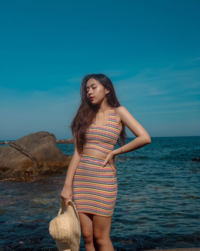 Mỗi lần đăng tải hình ảnh là cô nàng lại làm dân tình điêu đứng vì phong cách ăn mặc cực đẹp, vừa trẻ trung lại thời thượng.