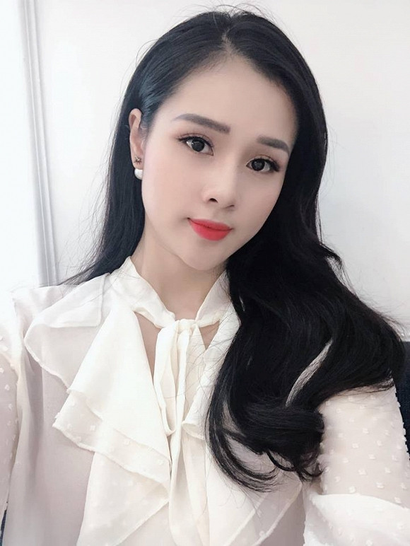 Huyền Trang từng có thời gian dài yêu Trọng Đại. Cả hai tay trong tay và không ngần ngại thể hiện tình cảm trên mạng xã hội lẫn trong cuộc sống.